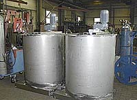 Transportable Behälter in Edelstahl mit Rührwerk